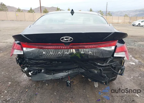 2023 Hyundai Elantra Sel z USA, uszkodzony, nr VIN 5NPLM4AG0PH119085